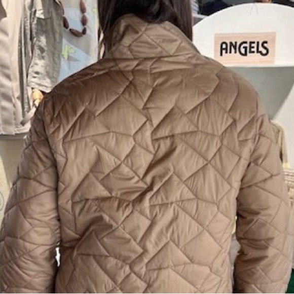 Fuchs Schmitt Camel Quilted Lightweight Waterproof Jacket with Fuchsia Border - Picture 7 of 10